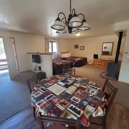 Swiftcurrent Lodge-3